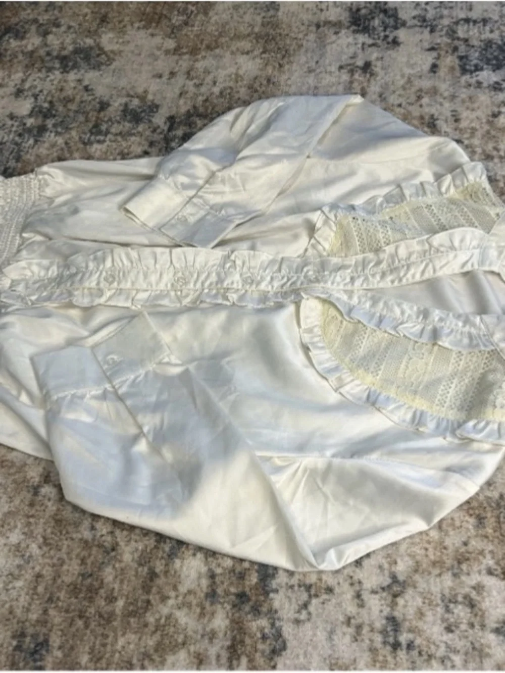 Forever 21 White Silky Blouse Women’s Medium Romantic Ruffle Lace Pleated Dainty - Picture 3 of 8